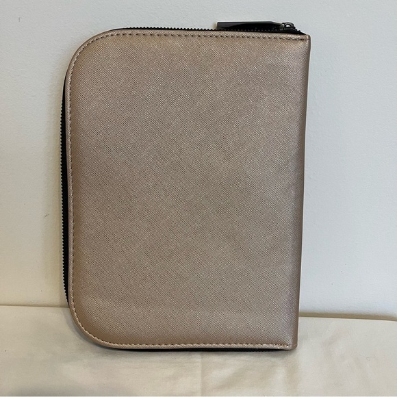 NWOT Halston Travel Jewelry Organizer Case Portfolio Gold Tone, 3/4 Zip Close - Picture 2 of 7